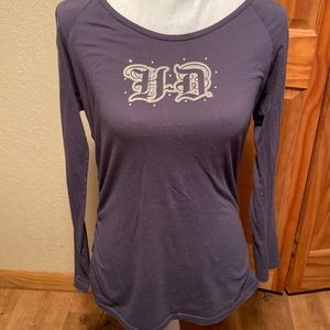 HD top with bling. Touched side for form fit. Excellent condition